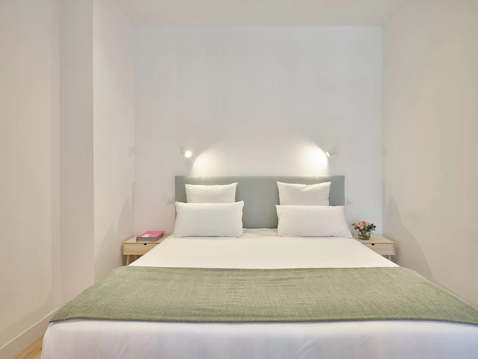 Matrimonial Suite — Bedroom with double bed, Paseo Suites Madrid